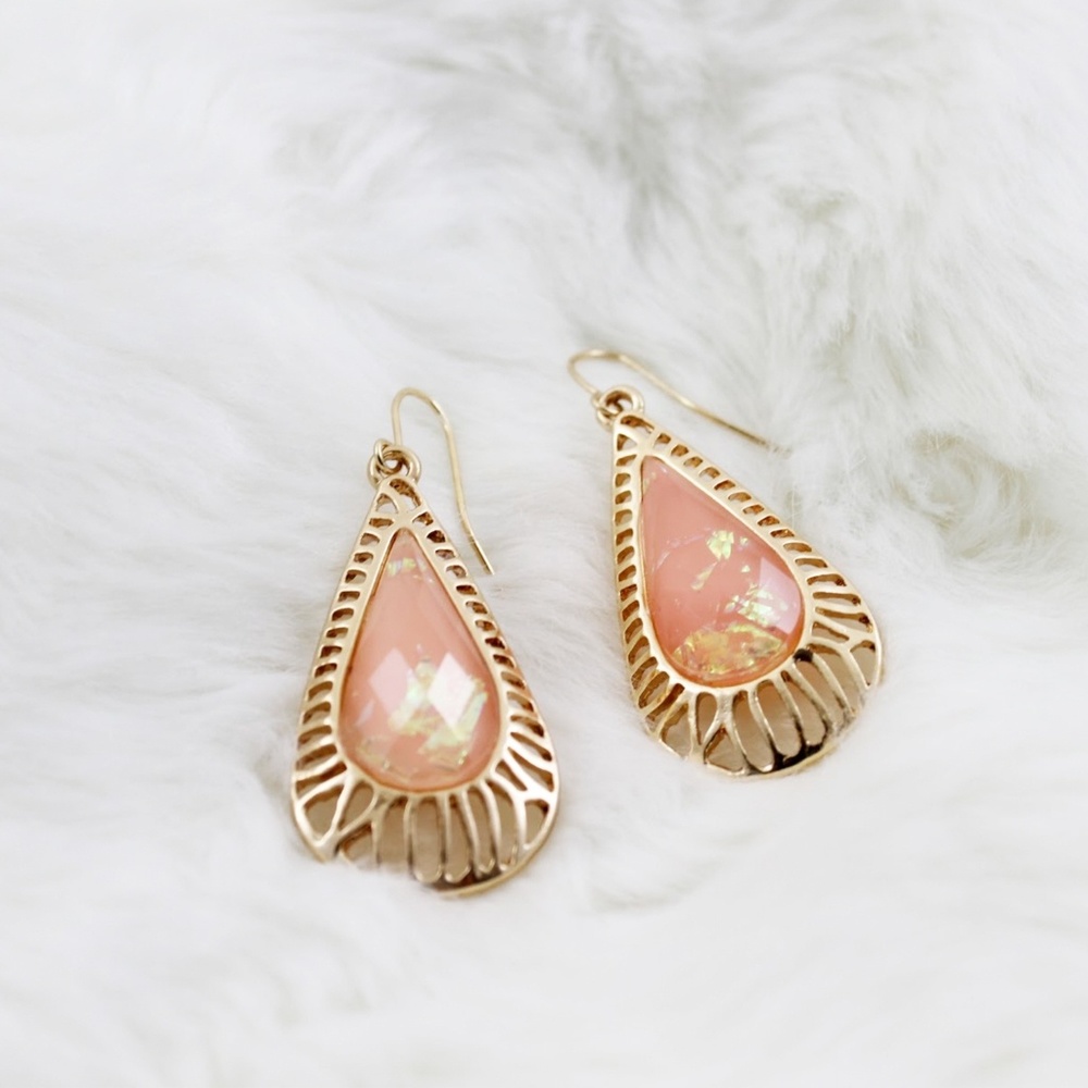 ❗SALE❗Tear Drop Pink Golden Earring
